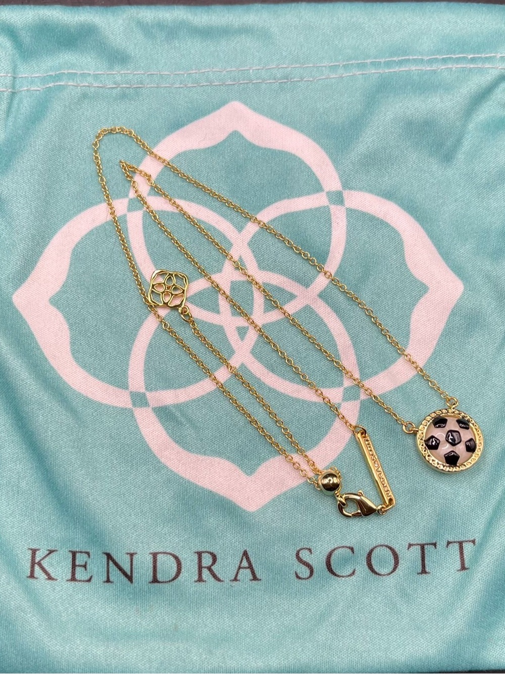 Kendra Scott 2 In 1 Soccer/Natural Mother-of-Pearl Short Pendant Necklace NWOT